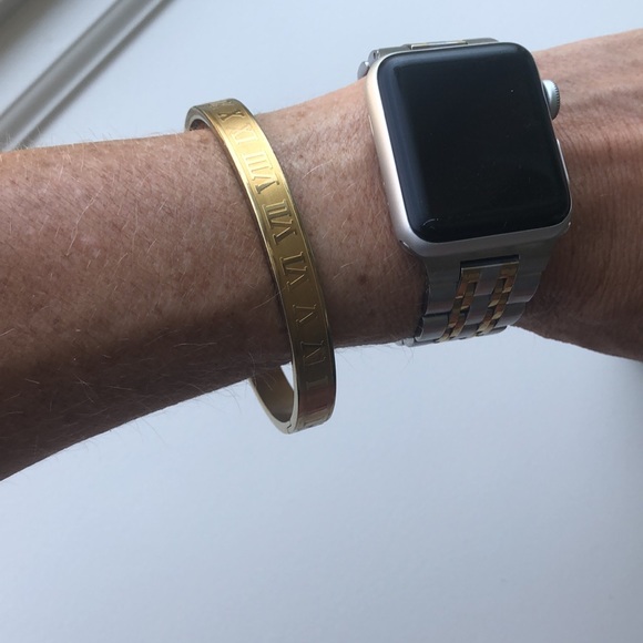 Gold tone Roman numeral bracelet - Picture 3 of 13